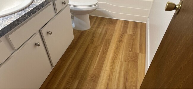 Building Photo - 750 N Main St