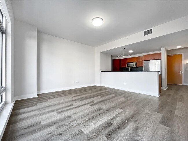 Building Photo - 603 Davis St