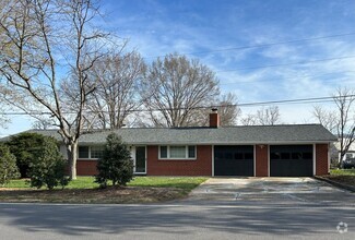Building Photo - Weaverville - Clean and Tidy! Home Office,...