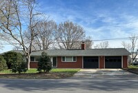 Building Photo - Weaverville - Clean and Tidy! Home Office,...