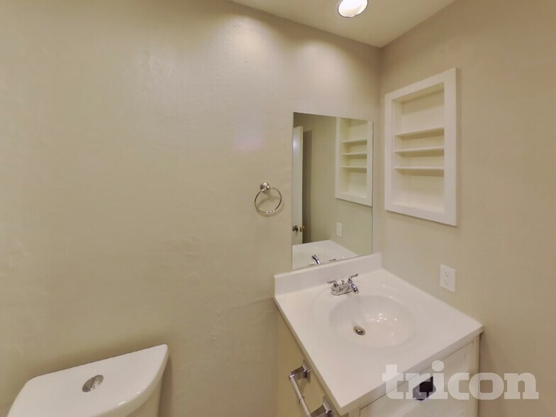 Building Photo - 616 Via Miramonte