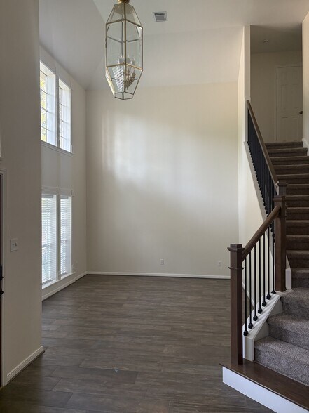 Building Photo - 2201 Summer Reef Dr