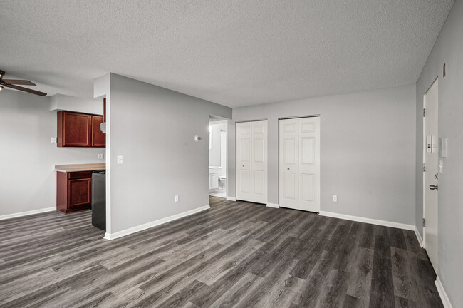 Building Photo - Rosco Apts-2720