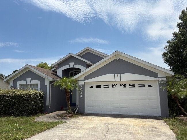 Building Photo - Cute Mt Dora Home, Great location. Many up...