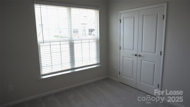 Building Photo - 106 White Apple Wy