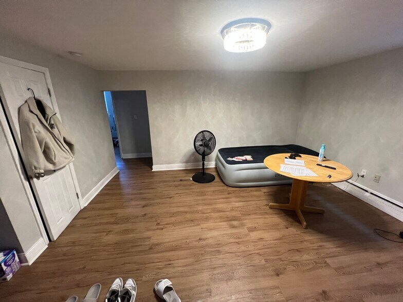 Building Photo - 63 Selkirk Rd