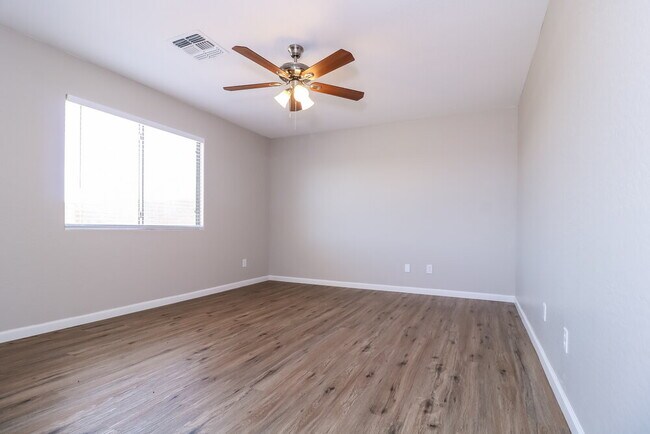 Building Photo - 25675 W Satellite Ln