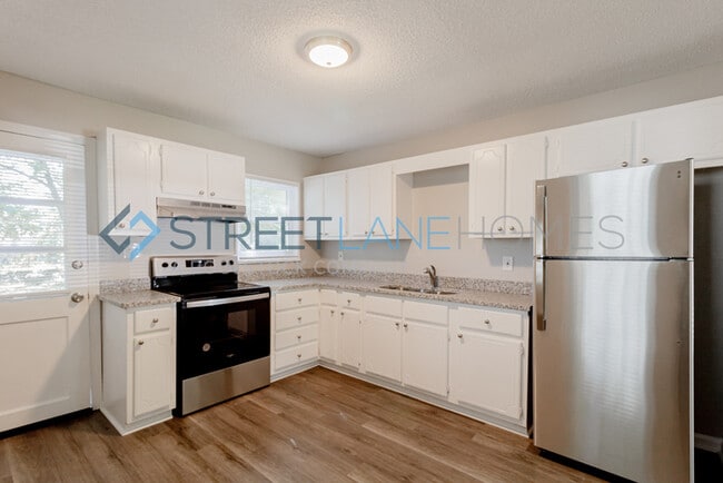 Building Photo - 109 Camellia Cir