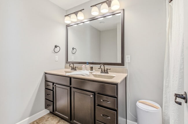 Building Photo - 7412 Oakley Dr