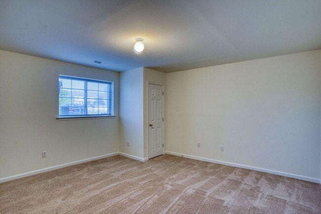 Building Photo - New, New, New - Spacious 3 Bedroom Townhouse with a Finished Basement !!