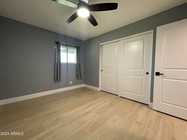 Building Photo - 602 E Meadow Ln