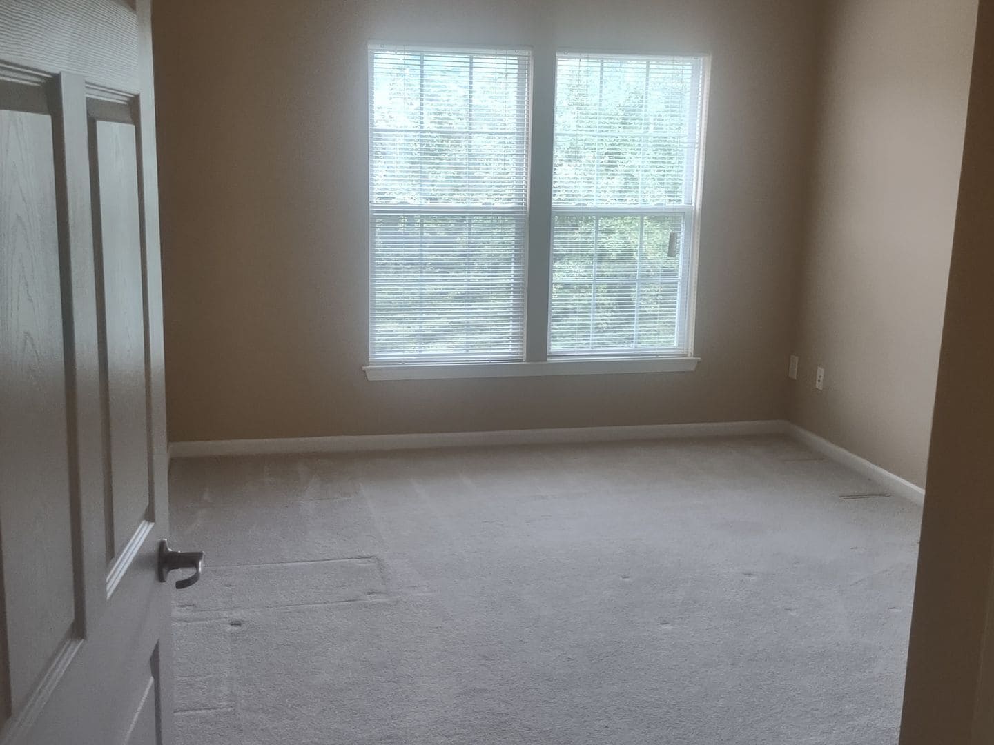 Building Photo - 812 Long Dr