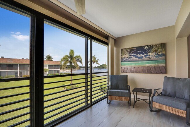 Building Photo - 755 Saturn St