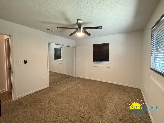 Building Photo - Fully renovated 3 Bedroom Home in Fort Wal...