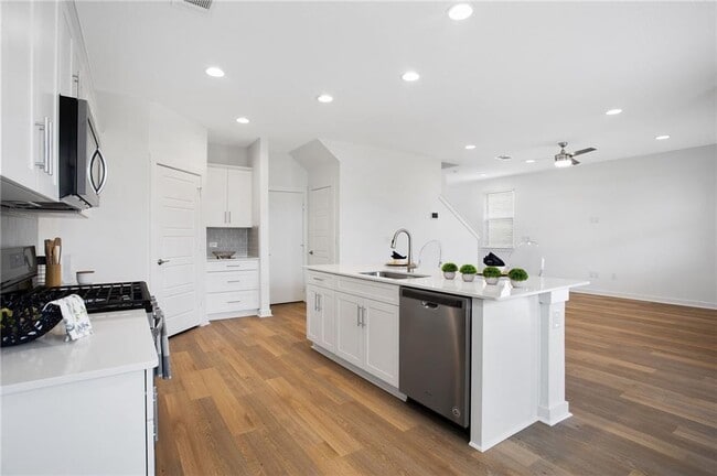 Building Photo - 1029 Winnsboro Lp