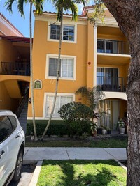 Building Photo - RESORT STYLE, BEAUTIFUL 2 BEDROOM AND 2 BA...