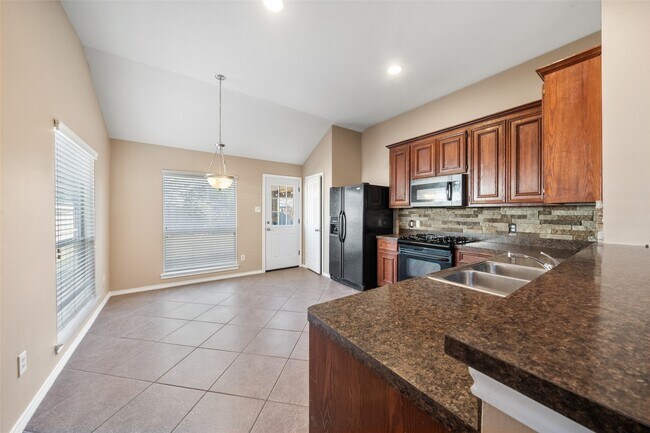 Building Photo - 9307 Sunlit Park Dr