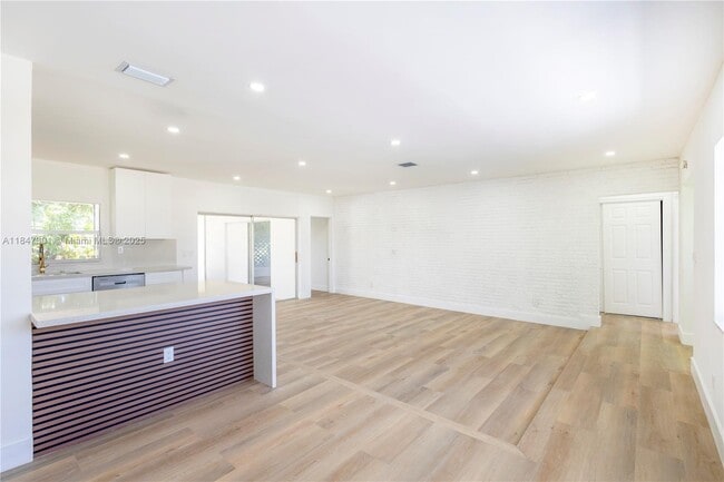 Building Photo - 2568 NW 34th Terrace