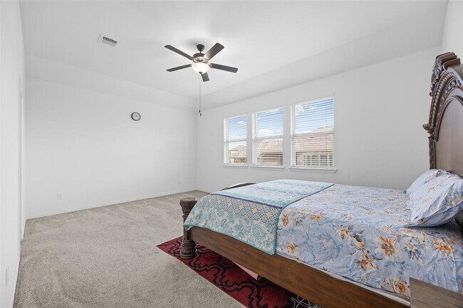 Building Photo - 303 Eagle Ford Dr