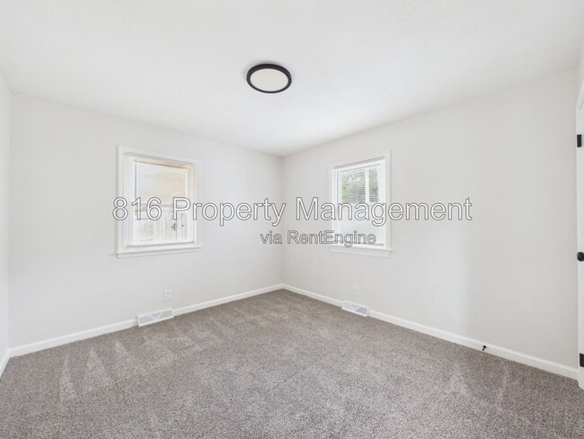 Building Photo - 9109 E 44th St