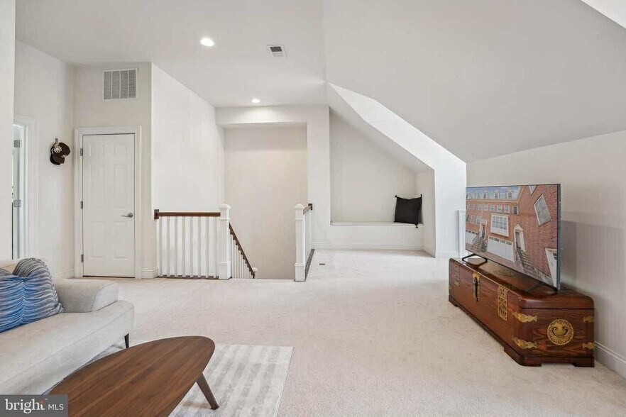 Building Photo - 10669 Yorktown Ct