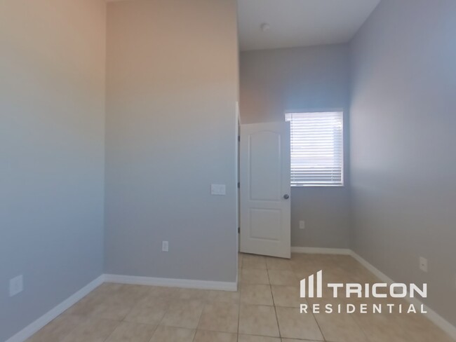 Building Photo - 12416 Aster Ave