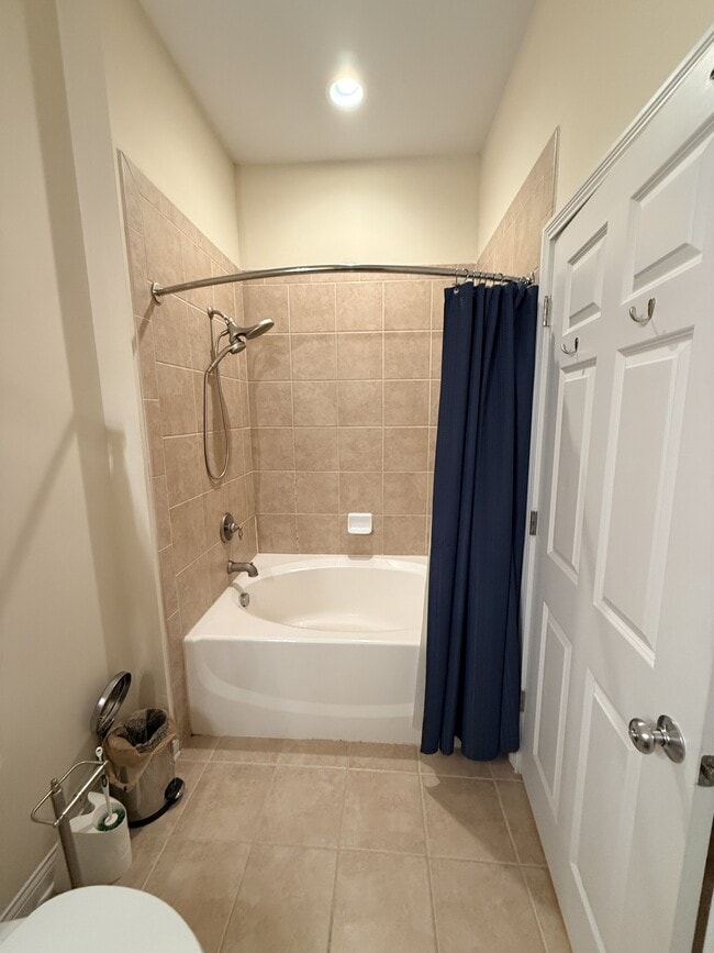 Building Photo - 252 Stetson St