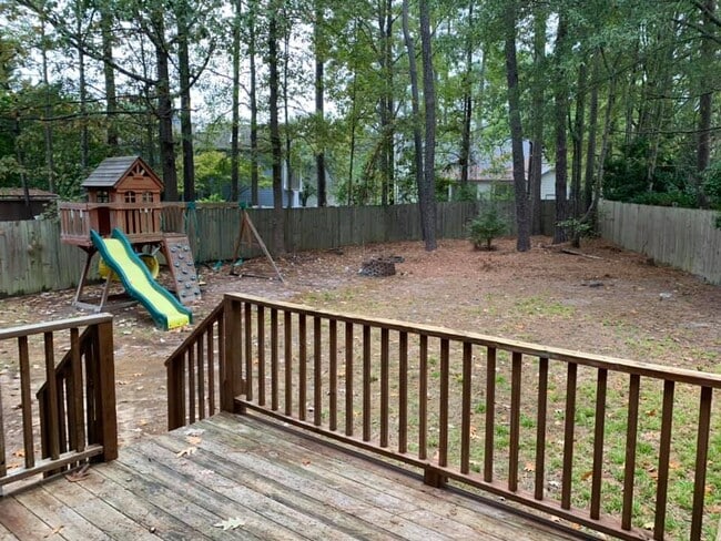 Building Photo - 104 Autumn Pine Ct