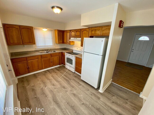 Building Photo - 4 br, 1 bath House - 3365 Eakin Road