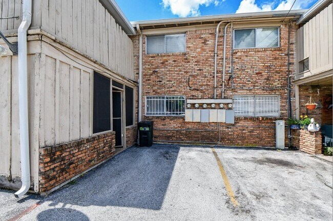 Building Photo - 7233 Beechnut St