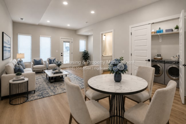 Building Photo - Move into Oak Ridge Falls Townhomes!