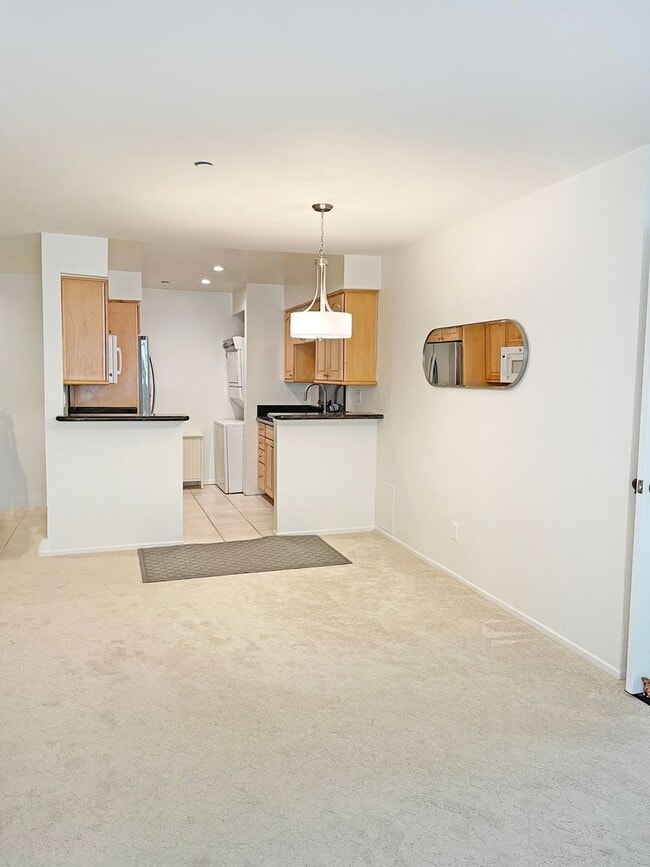 Building Photo - 2 Bed, 2 Bath Condo on the Esplanade with gated entry