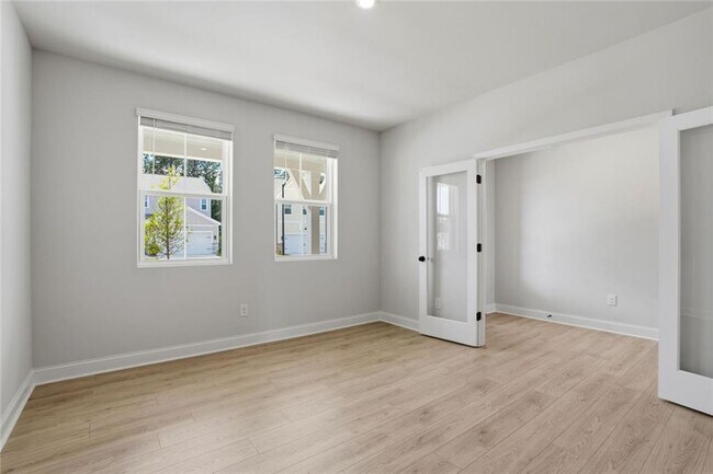 Building Photo - 142 Henley St