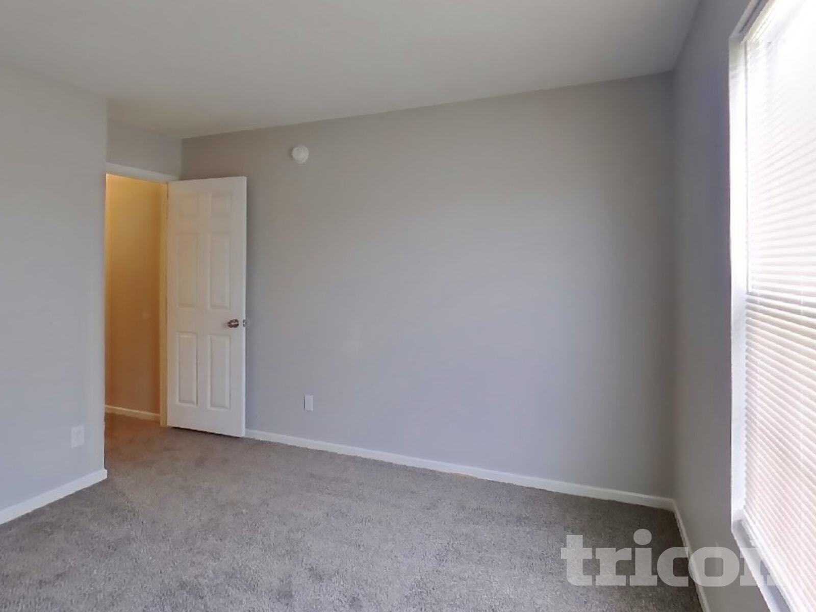 Building Photo - 454 Bourneside Dr