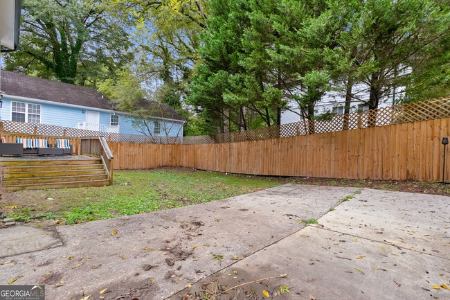 Building Photo - 1887 E Farris Ave