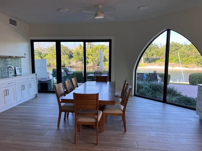 Building Photo - 1629 Riverview Rd