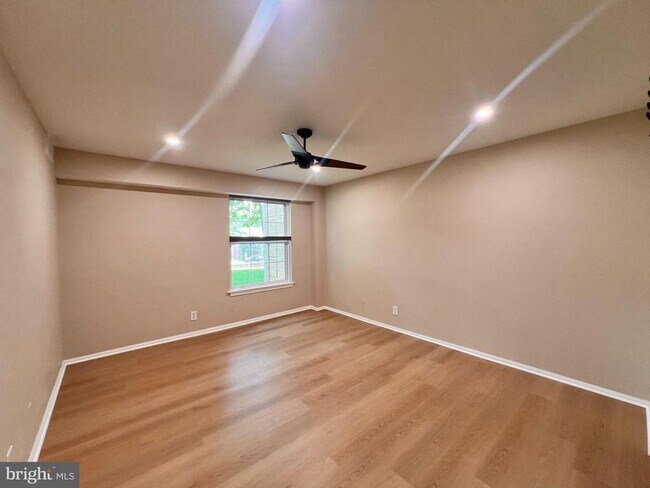 Building Photo - 7600 Tremayne Pl