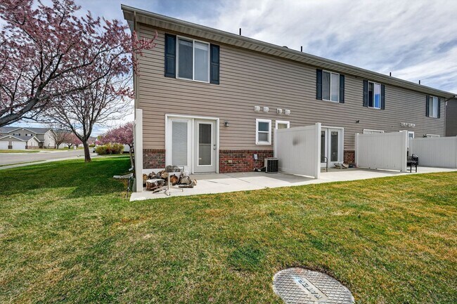 Building Photo - Must-See Apartment in Pheasant Ridge  Pocatello!