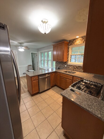 Building Photo - 6919 Rolling Rd