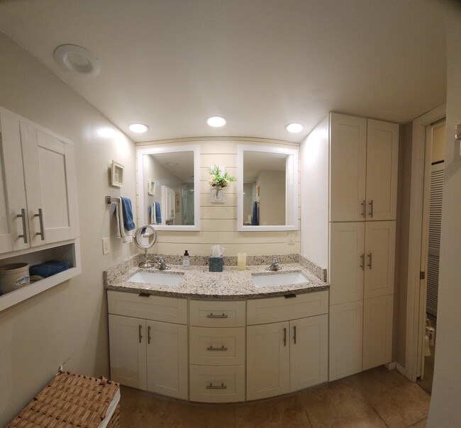 Building Photo - 5710 Trailwinds Dr