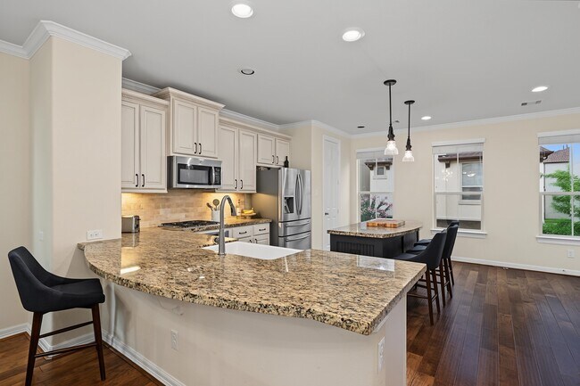 Building Photo - 2713 Shadybrook Meadow Dr