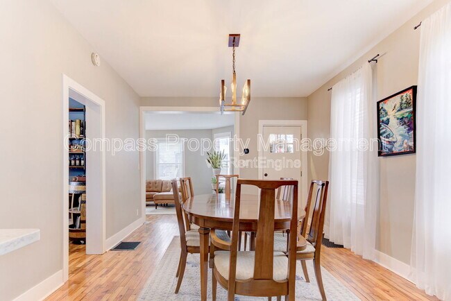 Building Photo - 328 Visser Pl SE
