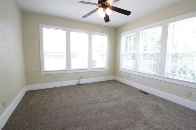 Building Photo - 622 Belle Ave