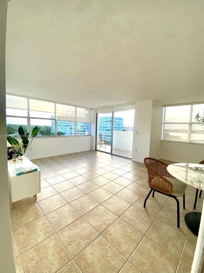 Building Photo - 1300 NE Miami Gardens Dr