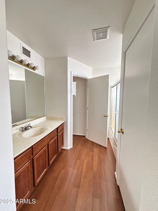 Building Photo - 1782 E Del Rio St