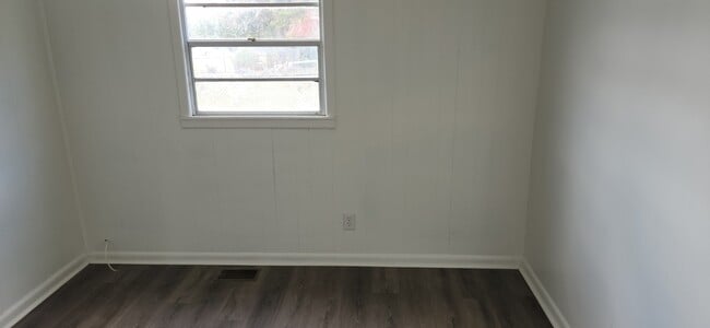 Building Photo - 205 Peninsula Rd