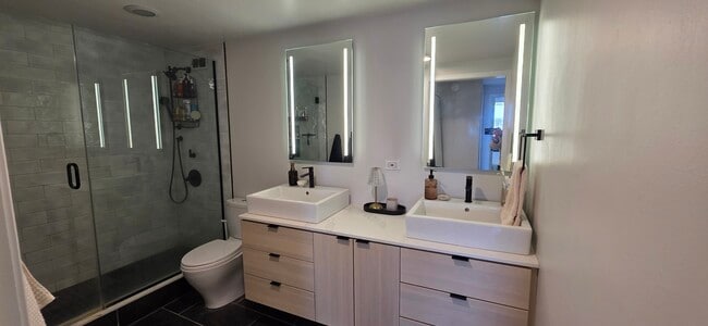 Building Photo - 1221 N Dearborn Pkwy