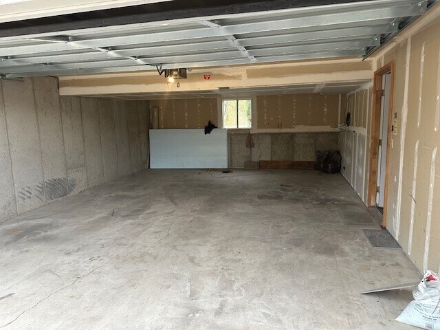 Building Photo - 2647 Deer Run Dr