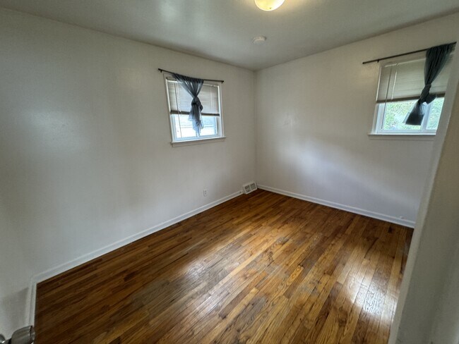 Building Photo - 29203 Oakwood St
