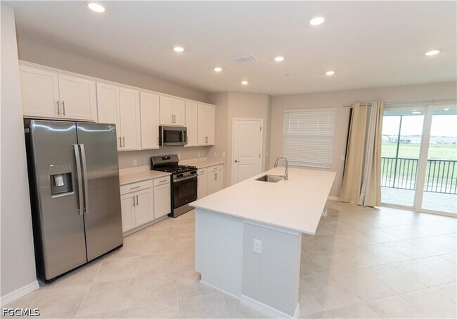 Building Photo - 15908 Grn Acrs Ave